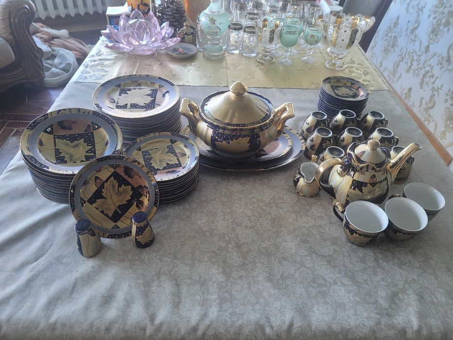 Сервиз с кленовыми листьями