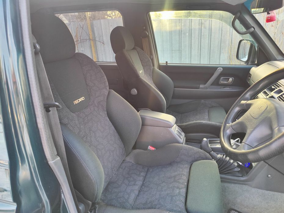 Mitsubishi PAJERO 1997г. 2.4 бензин