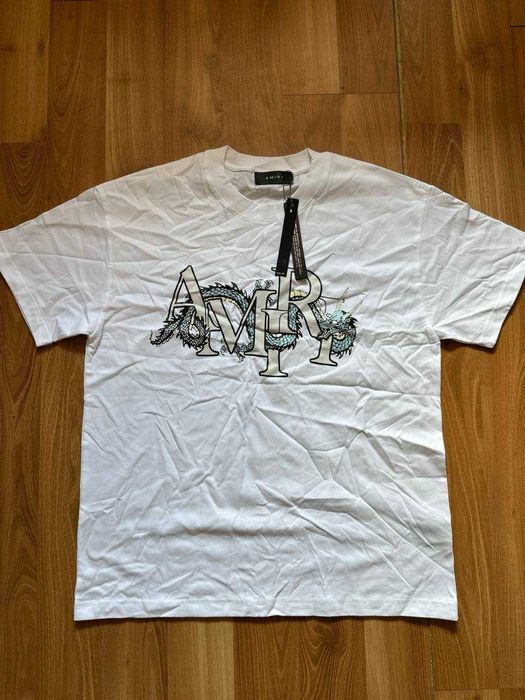 Tricou Amiri cu eticheta (nu Nike, Gucci, Adidas, Balenciaga)