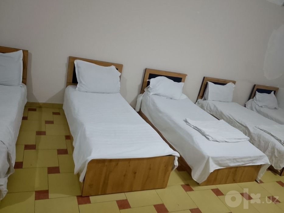 Kvartira hostel 8 kishilik hona va 6 kishilik honalar bor oyiga 800