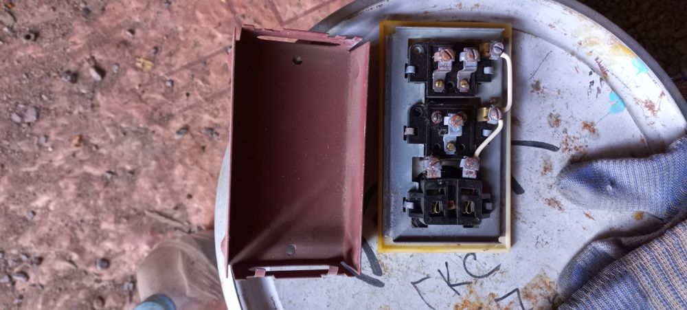 Выключатель в блоке с розеткой