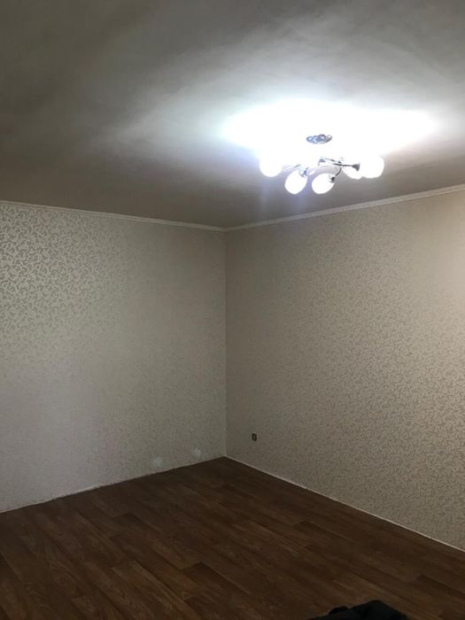 Клею обои. Галтели.