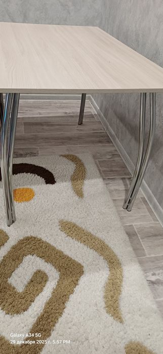 Продам кухонный стол