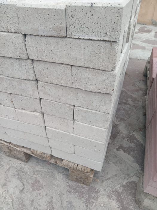 Брусчатки , тратуарные плитки , бардюры , слив