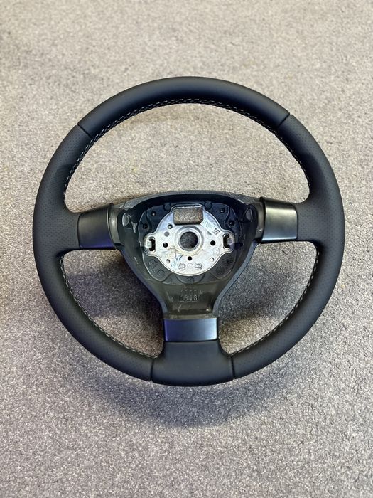 Volan piele perforat VW Passat B6,Golf 5,Jetta,Tiguan,Touran 2004-2010