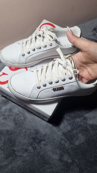 Adidasi tenisi guess