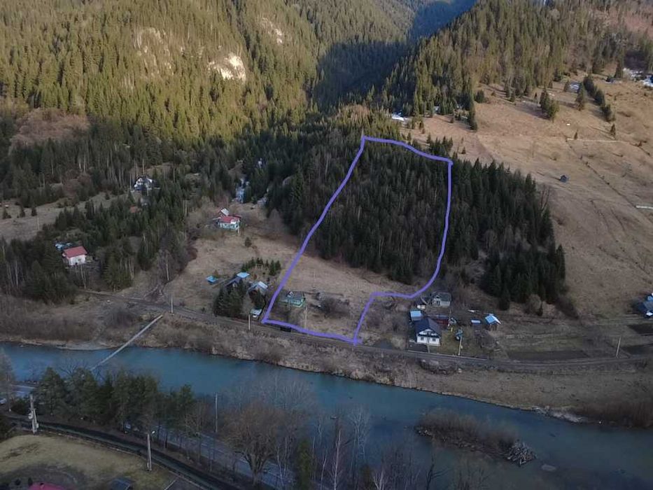 Casă bătrânească cu 2 camere și 9287m.p.teren in Dorna Arini