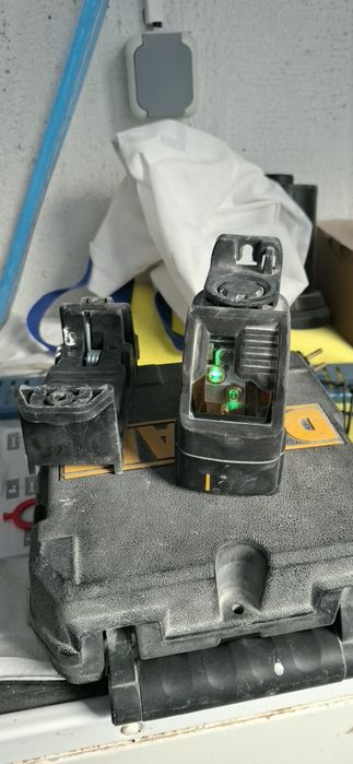 Лазерен нивелир DeWALT  DW088CG