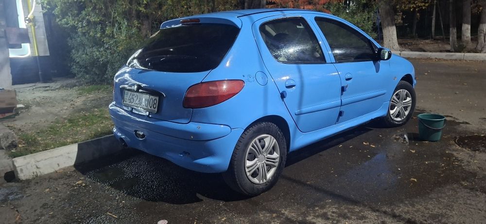Peugeot 206 автомат 2001г
