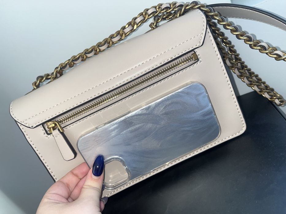 Дамска чанта Guess Izzy