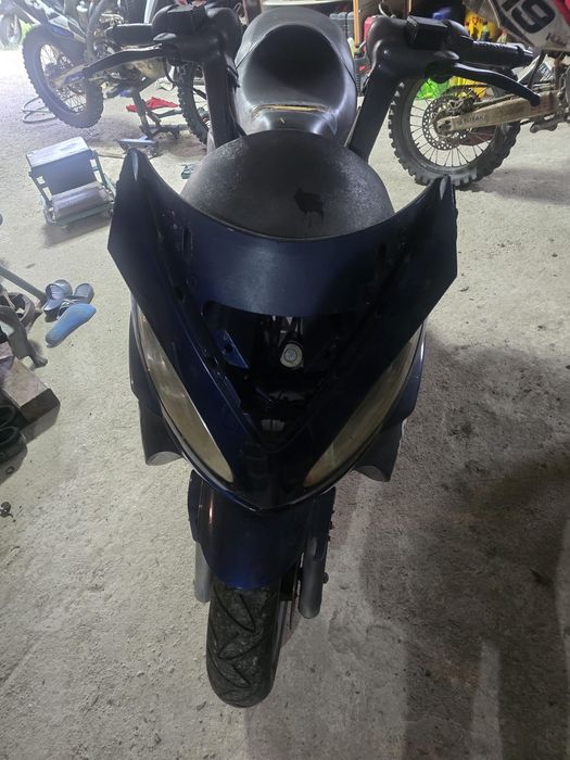 Dezmembrez scuter malaguti madison de 125