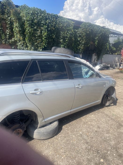 toyota avensis 2.2  2005 г 177 ks на части