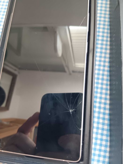 Samsung Galaxy S25 Ultra, functional, cu fisura la ecran