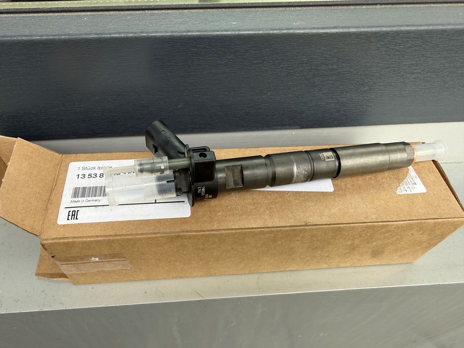 Injector bmw 750d f01 381cp