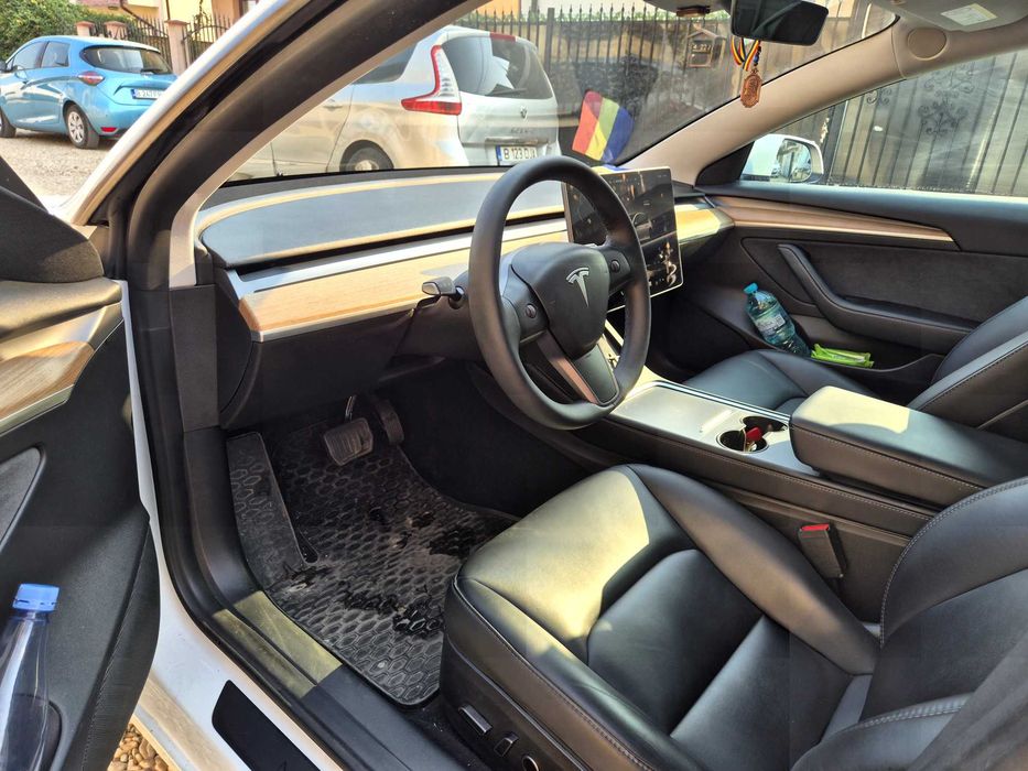 Vând Tesla model 3