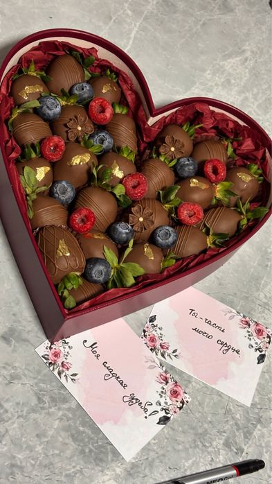 Клубника в шоколаде  Подарки Шоколад Сладости Qulpnay shokolad