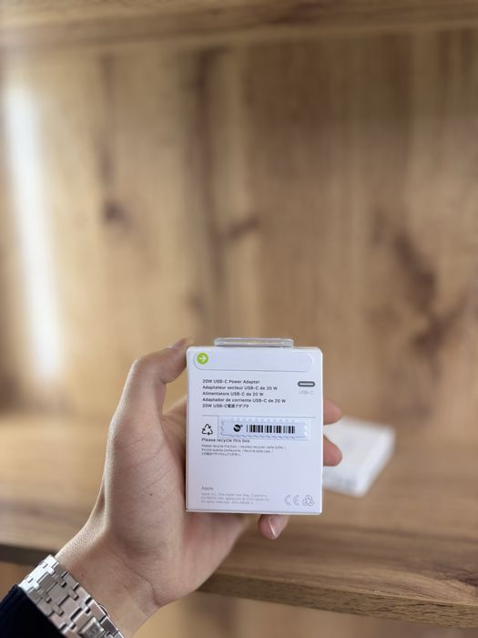 продам зарядку на айфон в оригинале