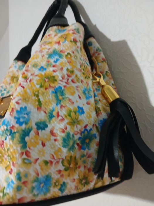 Чанта на цветя LV