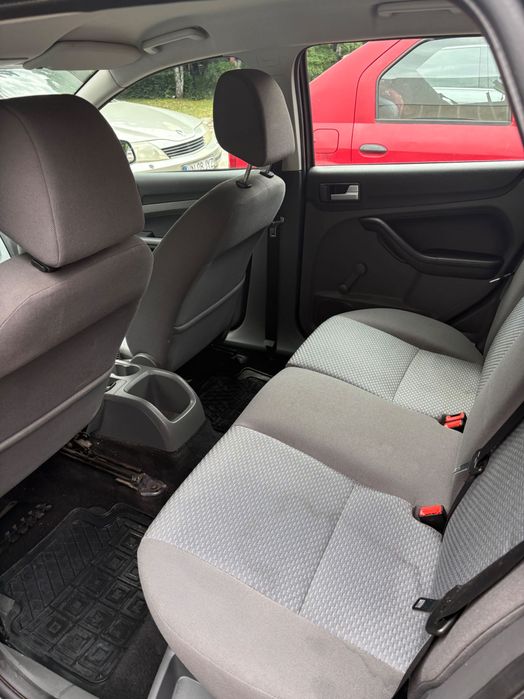 Vând Ford Focus 1.8 Benzină