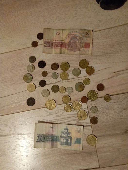 Колекционерски монети и банкноти от 74-89