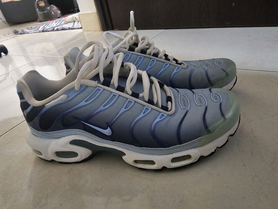 Adidasi nike air max plus