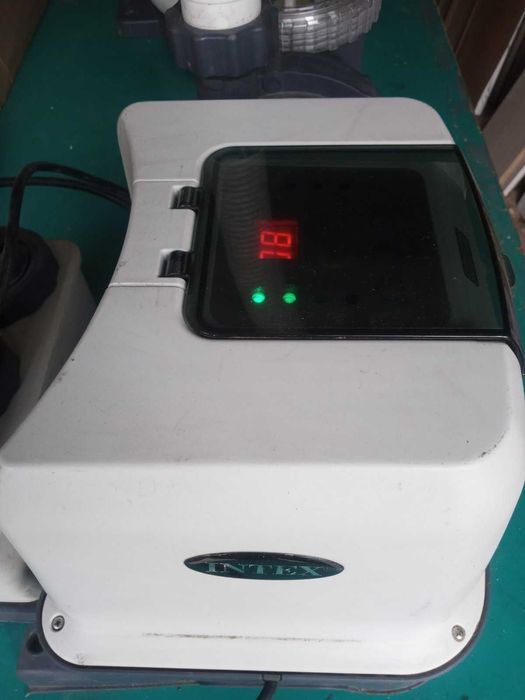 Продавам филтър и помпа за голям басейн