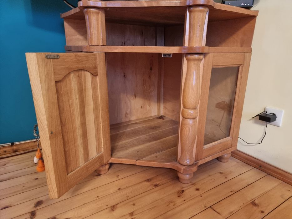 Дървен шкаф масивно дърво