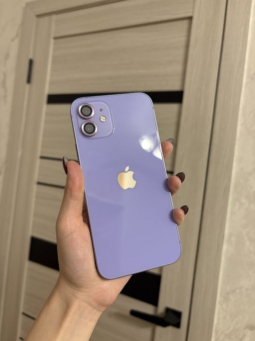 iPhone 12 в лавандовом цвете