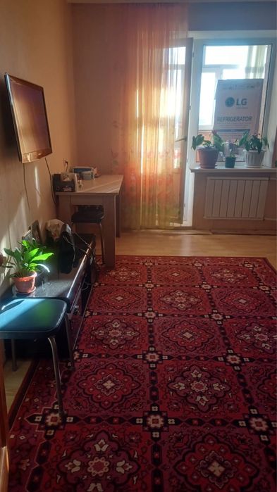 Продам 3 -ком квартиру на 8 микрорайоне