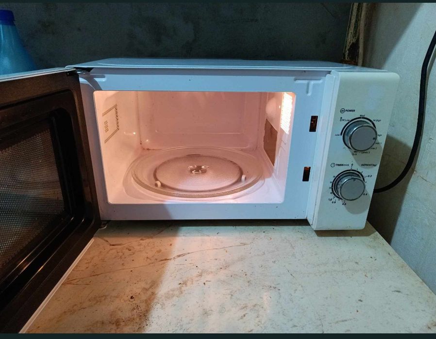 Vând cuptor cu microunde myria cu funcție de dezghetare