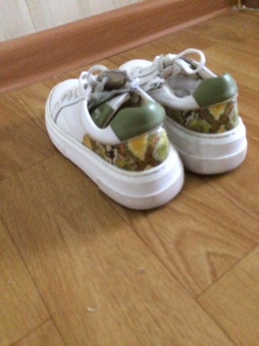 Продам детскую обувь