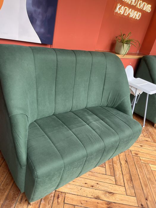 Срочно продам 2 дивана для кафе