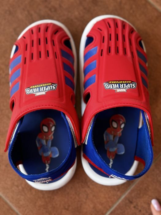 Детски сандали :)