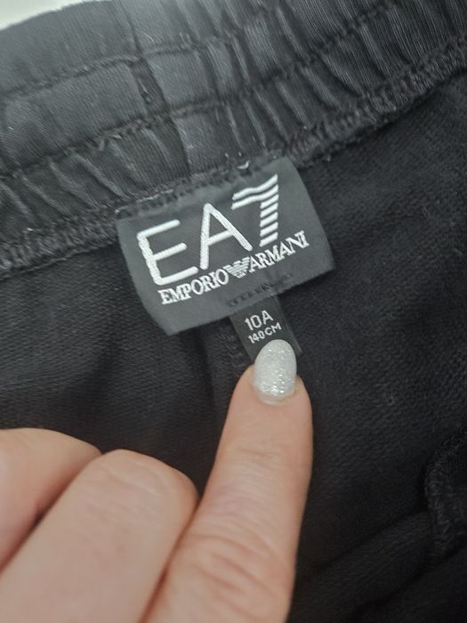 Екип Emporio Armani