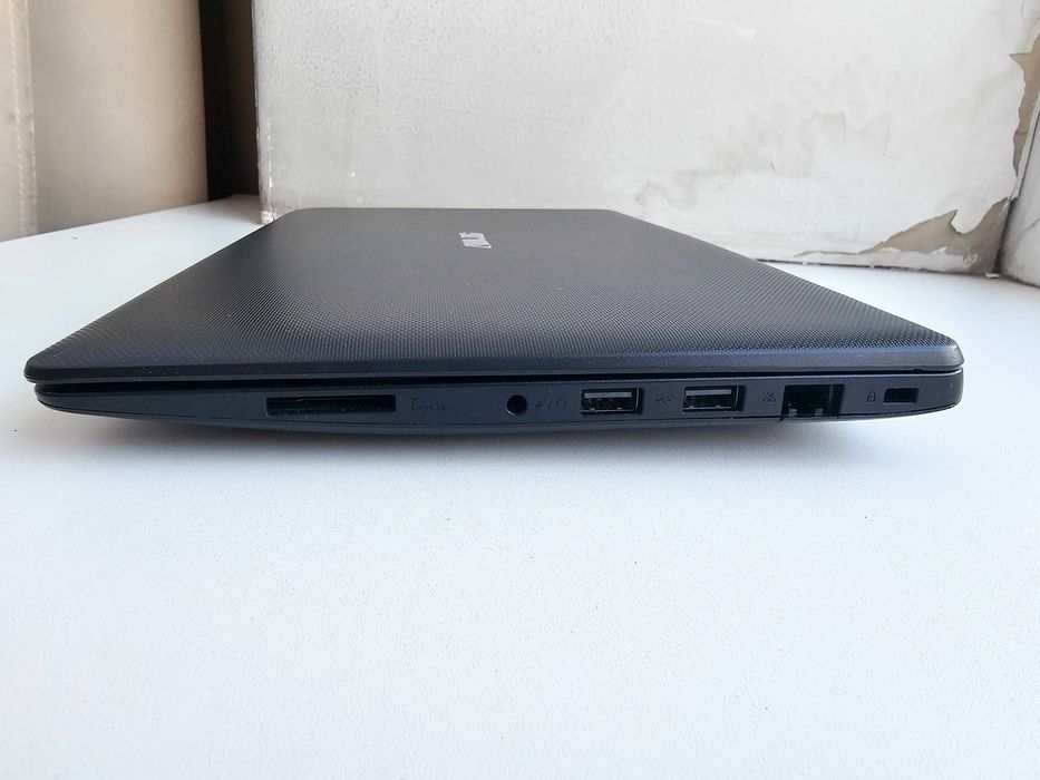 Ноутбук ASUS X200MA