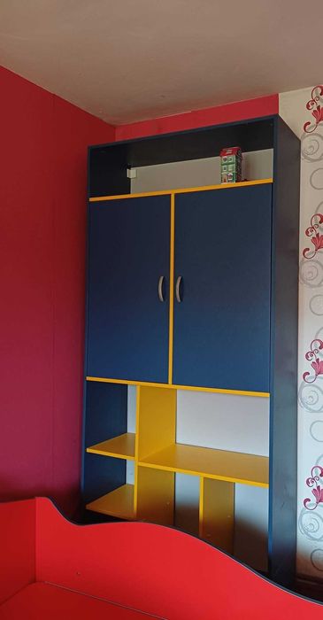 Продавам легло тип кола 90/200 + гардероб тип шкаф за 100€