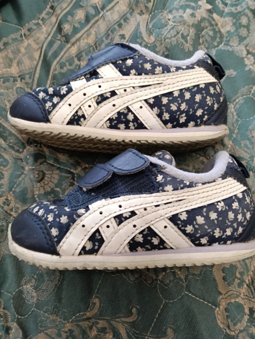 Продам детскую обувь