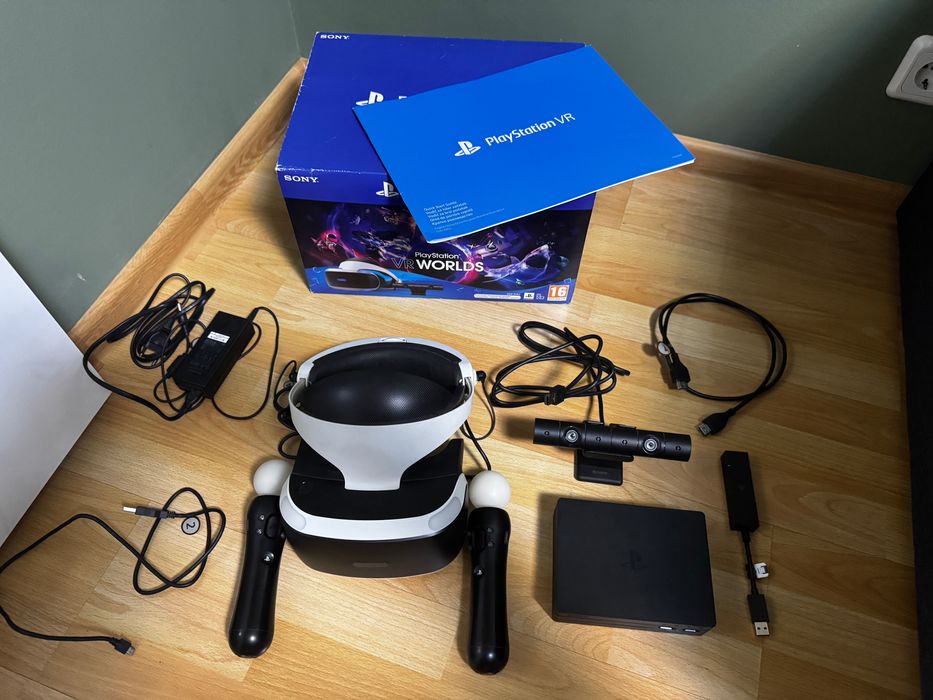 PS VR + Move Controllers - много добро състояние