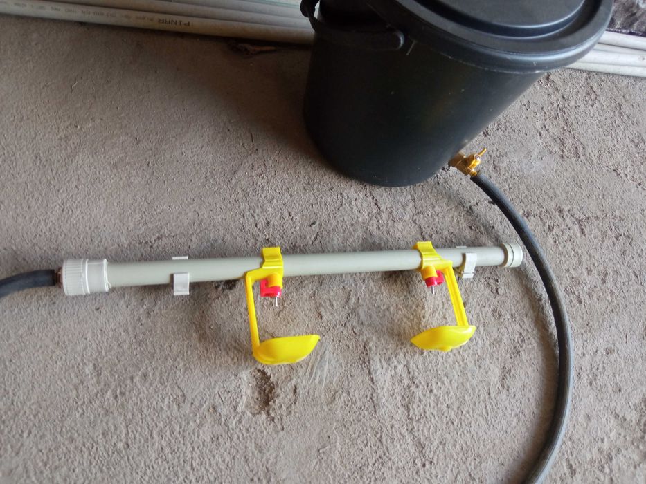 ниппельные поилки птицы комплект