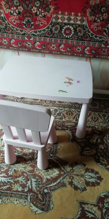 Продам стол и стульчик Икеа