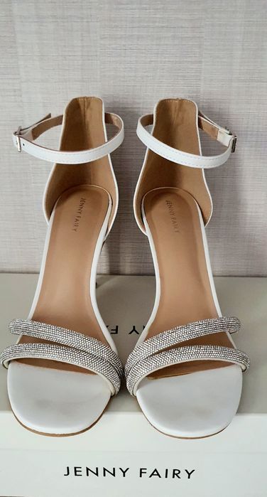 Красиви сандали с ефекти каишки, 38 номер