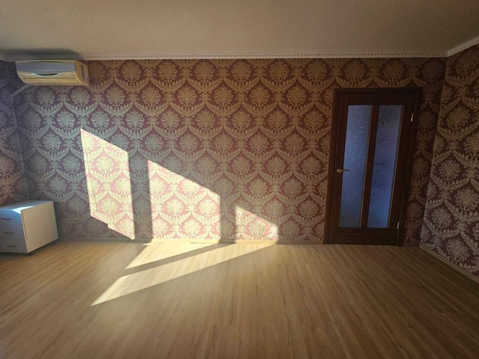 Продам 2 комн.кв в центре города  (8мкр)