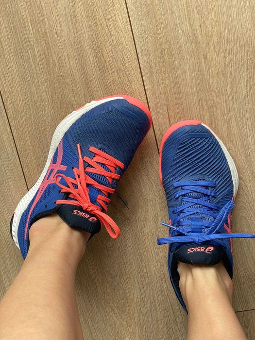 Кроссовки Asics волейбольные