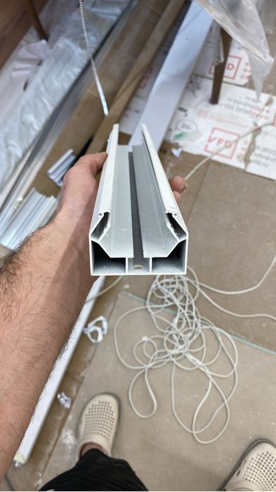 Ремонт натяжного потолка , слив воды