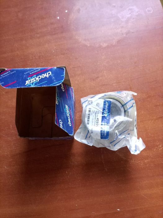 Продам бензонасос и подшипник на Мазду