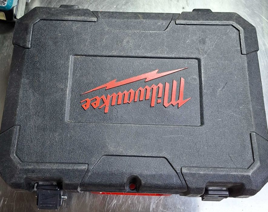 Перфоратор Milwaukee HD18HX перфоратор