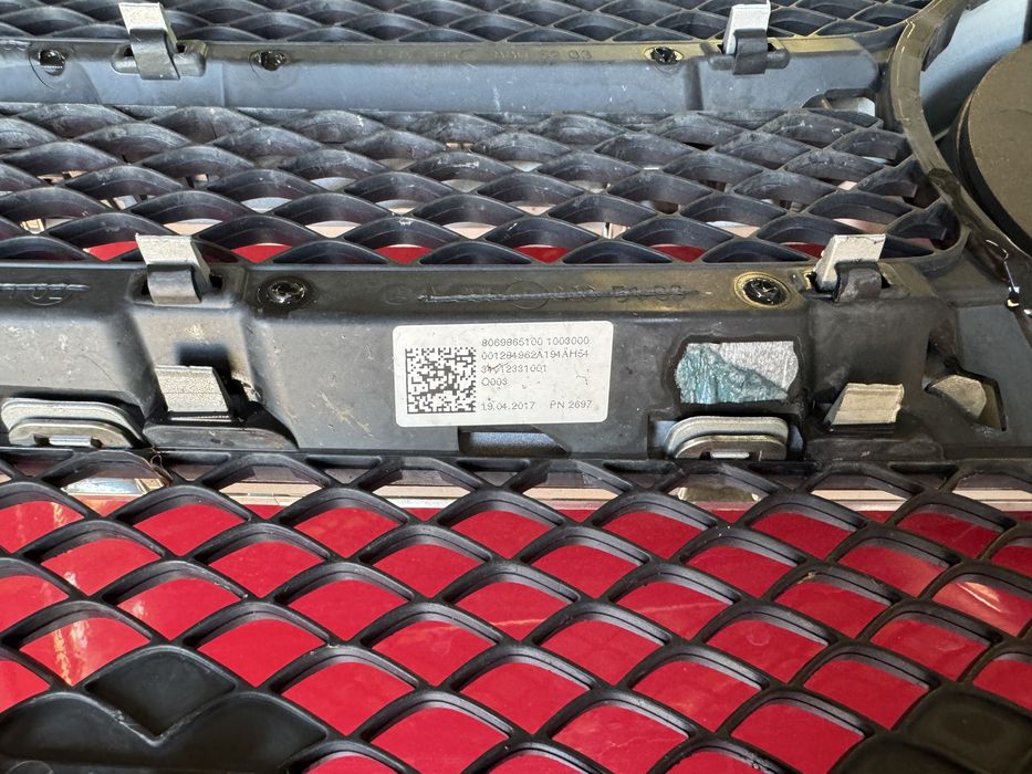 Grila cu stema originala Meredes C clase