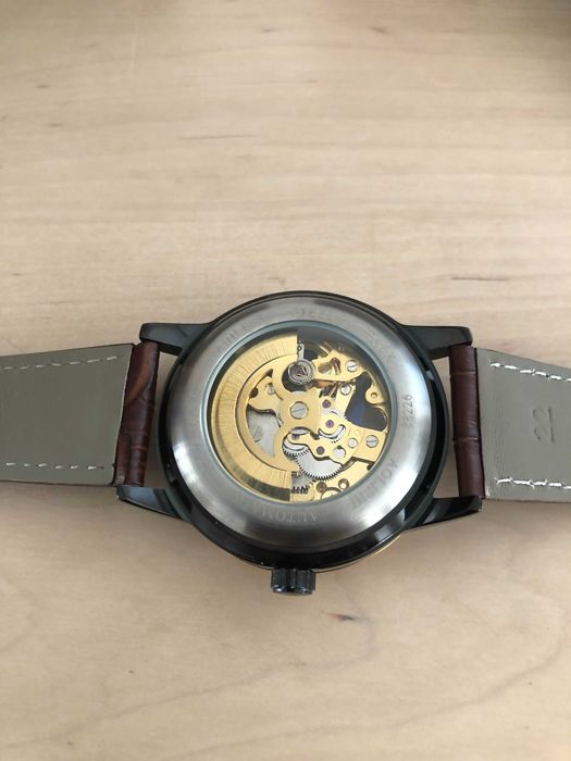 Мъжки елегантен часовник с открит механизъм