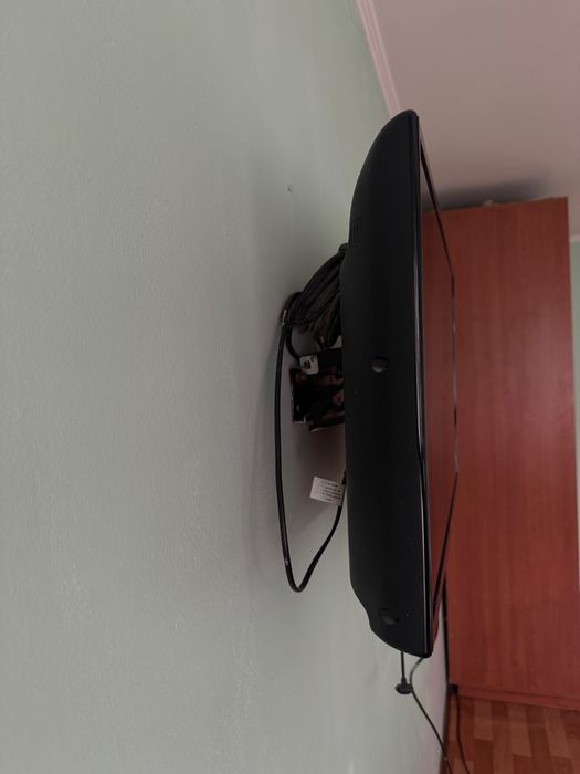 Продам телевизор Samsung 32” (UE32EH4000W)