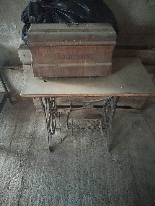 Mașina de cusut Naumann